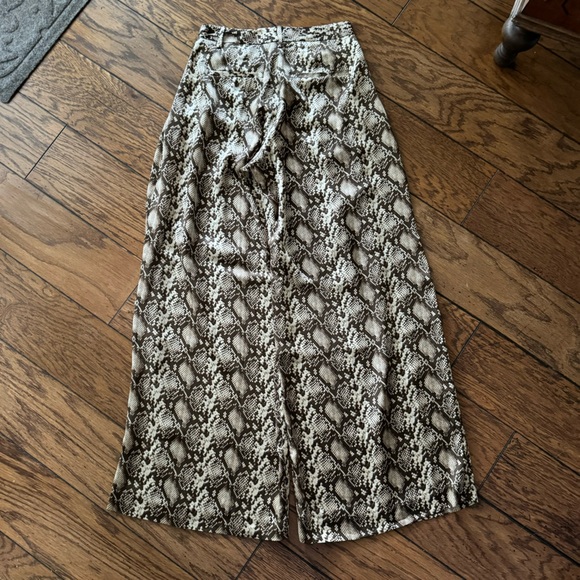 Nili Lotan Adalene Pleated Snake Print Silk Charmeuse Wide Leg Pants size 4 - Picture 5 of 14